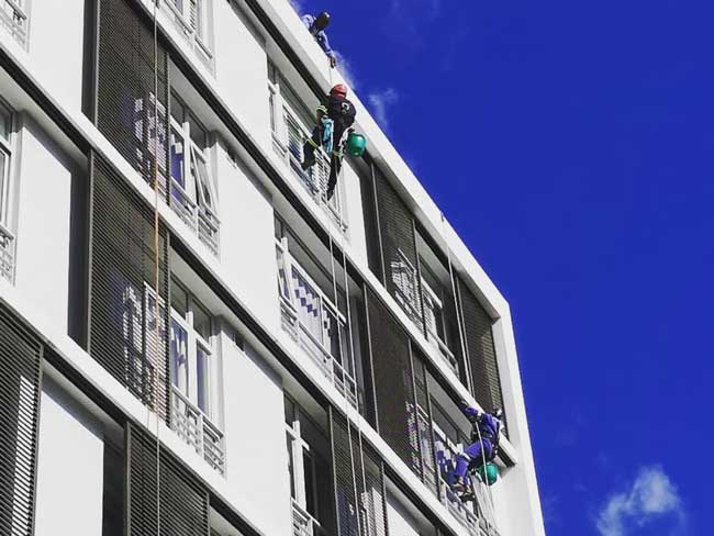 Ascend-Rope-Access-Expert-Cleaning-Services