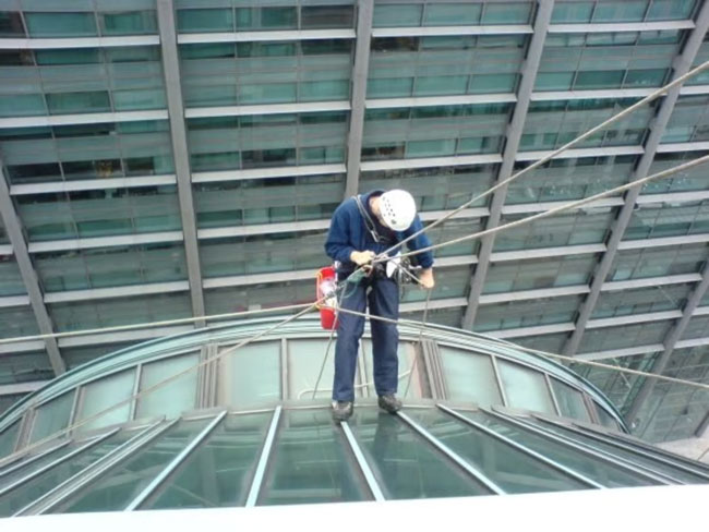 Ascend-Rope-Access-Our-High-Rise-Cleaning-Services